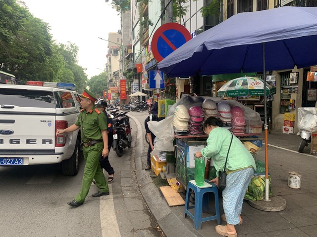 Công an phường Điện Biên hoàn thành nhiệm vụ bảo đảm TTATGT dịp nghỉ lễ 30/4-1/5- Ảnh 3.