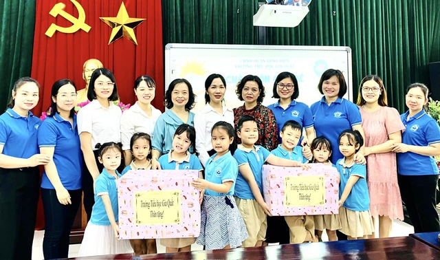 Chào đón hơn 150 em học sinh lớp Mẫu giáo sang thăm Trường Tiểu học Gia Quất- Ảnh 9. Chào đón hơn 150 em học sinh lớp Mẫu giáo sang thăm Trường Tiểu học Gia Quất- Ảnh 9.