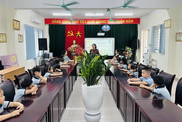 Chào đón hơn 150 em học sinh lớp Mẫu giáo sang thăm Trường Tiểu học Gia Quất- Ảnh 2. Chào đón hơn 150 em học sinh lớp Mẫu giáo sang thăm Trường Tiểu học Gia Quất- Ảnh 2.