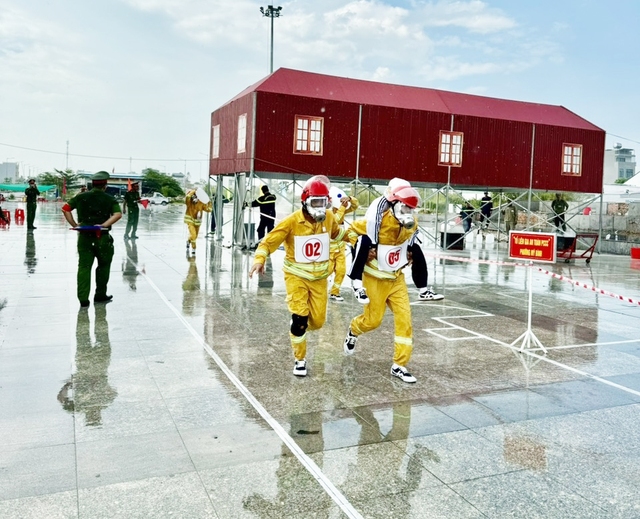 An Giang: Sôi nổi Hội thi “Tổ liên gia an toàn phòng cháy chữa cháy” TP Long Xuyên- Ảnh 4.