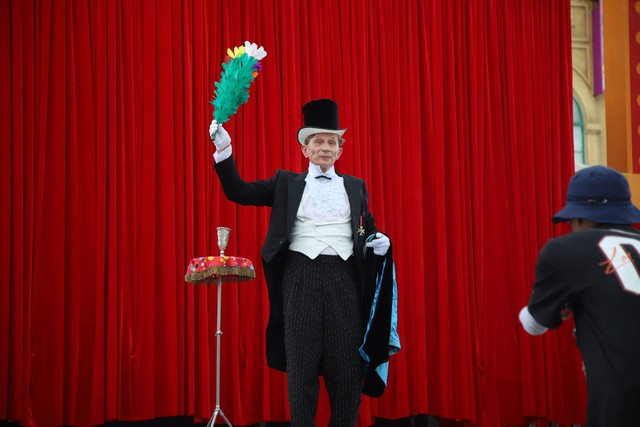 Đạo diễn Tuấn Lê được chọn mặt gửi vàng cho loạt show diễn đặc biệt mùa lễ hội hè trên đỉnh Bà Nà- Ảnh 2.