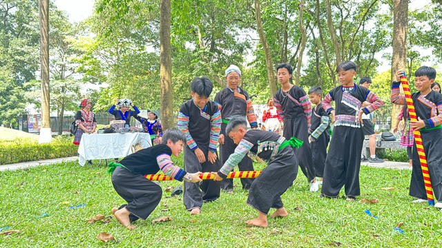 “Vui khám phá di sản các nước” tại Bảo tàng Dân tộc học Việt Nam- Ảnh 2. “Vui khám phá di sản các nước” tại Bảo tàng Dân tộc học Việt Nam- Ảnh 2.