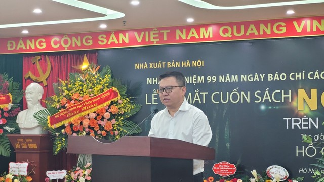 Ra mắt cuốn sách “Người trên đường đời” của nhà báo, nhà văn Hồ Quang Lợi- Ảnh 3.