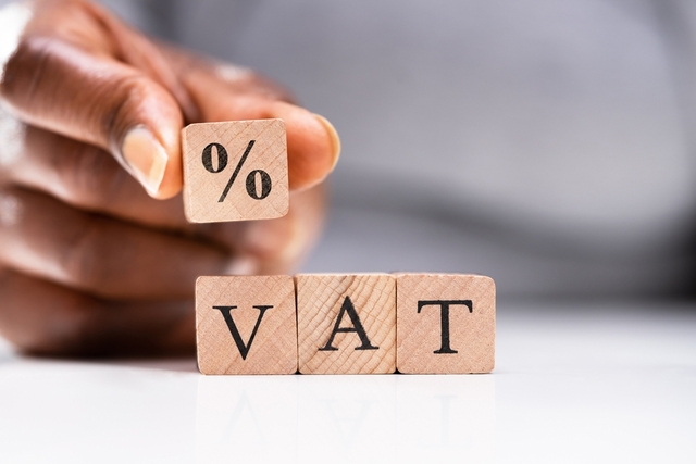 Quốc hội đồng ý tiếp tục giảm 2% thuế VAT đến cuối năm nay- Ảnh 1.