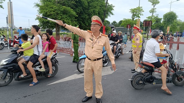 Thái Bình: Hàng trăm nghìn người đổ về thành phố dự lễ kỷ niệm- Ảnh 1.