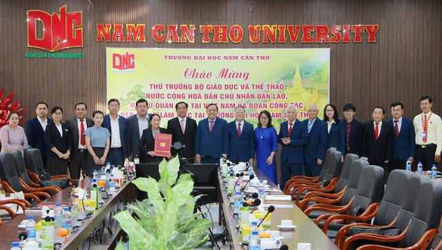 Trường Đại học Nam Cần Thơ tài trợ học bổng cho du học sinh Lào- Ảnh 2.