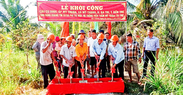 Huyện Ba Tri: Khánh thành cầu Cu Đinh - ấp Mỹ Thuận- Ảnh 1. Huyện Ba Tri: Khánh thành cầu Cu Đinh - ấp Mỹ Thuận- Ảnh 1.