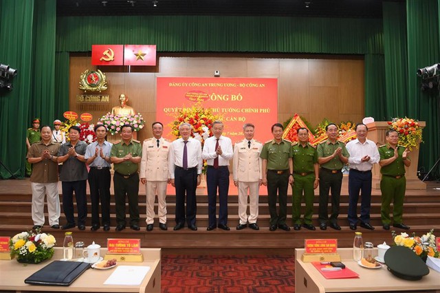 Trung tướng Phạm Thế Tùng và Thiếu tướng Nguyễn Ngọc Lâm giữ chức Thứ trưởng Bộ Công an- Ảnh 5. Trung tướng Phạm Thế Tùng và Thiếu tướng Nguyễn Ngọc Lâm giữ chức Thứ trưởng Bộ Công an- Ảnh 5.