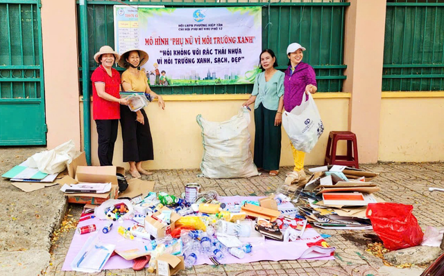 Chi hội Phụ nữ khu phố 12: Triển khai Chương trình Hẻm sạch, ngõ sạch, cuộc sống an lành- Ảnh 2.