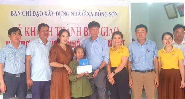 Nghệ An: Bàn giao nhà “Đại đoàn kết” cho gia đình cựu thanh niên xung phong có hoàn cảnh khó khăn- Ảnh 4.