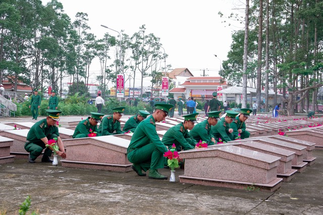 BĐBP Sóc Trăng: Nhiều hoạt động tri ân nhân ngày Thương binh - Liệt sĩ- Ảnh 6.