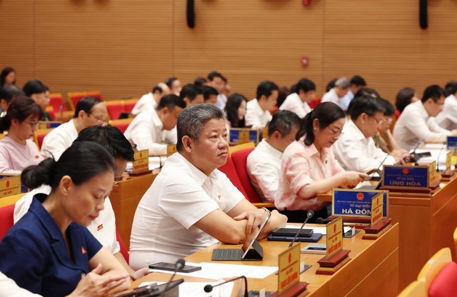 Kỳ họp thứ 17 khoá 16 HĐND Thành phố Hà Nội thông qua nhiều nội dung quan trọng- Ảnh 4.