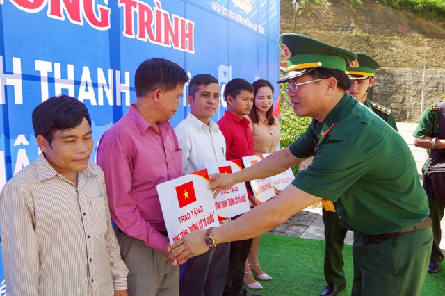 BĐBP Thừa Thiên Huế: Nhiều hoạt động ý nghĩa trong Chiến dịch thanh niên tình nguyện hè tại huyện biên giới A Lưới- Ảnh 3.