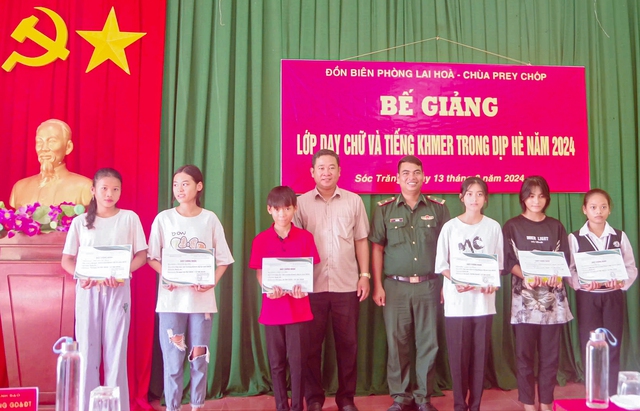 Sóc Trăng: BĐBP Lai Hòa dạy chữ và tiếng Khmer cho học sinh biên giới biển- Ảnh 2.