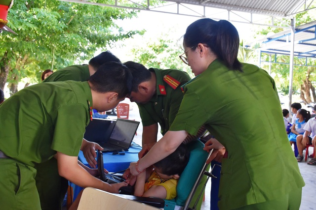 Quảng Nam: Thu nhận hồ sơ cấp căn cước cho người già, người khuyết tật, trẻ mồ côi- Ảnh 4.