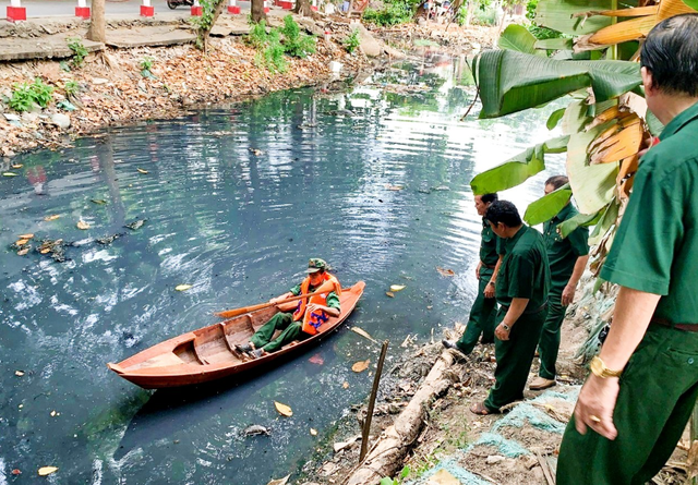 Hội Cựu Chiến binh phường 5, quận Gò Vấp: Chung tay thay đổi diện mạo rạch Chín Xiểng- Ảnh 3.