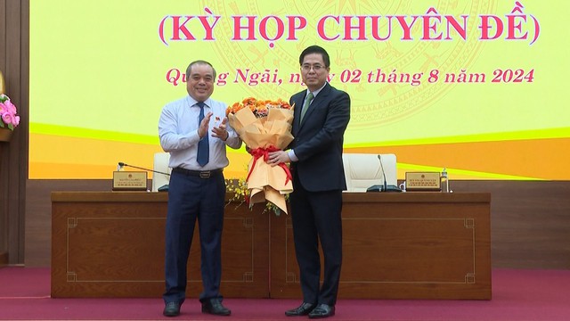 Ông Nguyễn Hoàng Giang được bầu giữ chức Chủ tịch UBND tỉnh Quảng Ngãi- Ảnh 1.