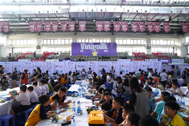 Các tuyển thủ nhí hào hứng với thử thách bất ngờ tại ROBOTACON WRO 2024- Ảnh 1. Các tuyển thủ nhí hào hứng với thử thách bất ngờ tại ROBOTACON WRO 2024- Ảnh 1.