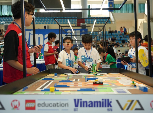 Các tuyển thủ nhí hào hứng với thử thách bất ngờ tại ROBOTACON WRO 2024- Ảnh 9. Các tuyển thủ nhí hào hứng với thử thách bất ngờ tại ROBOTACON WRO 2024- Ảnh 9.