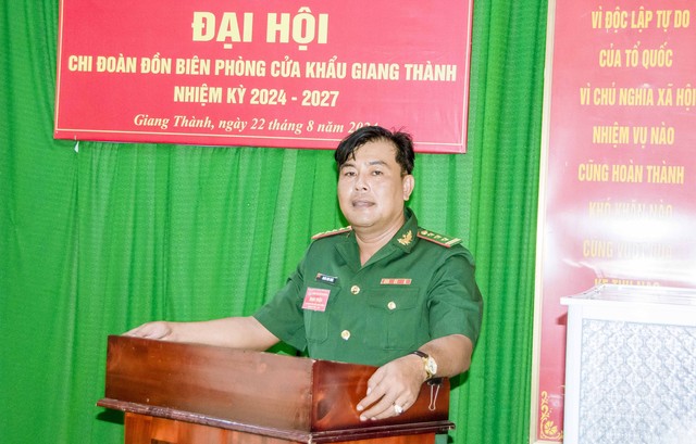 Thượng tá Danh Kim Hun, Chính trị viên Đồn Biên phòng Cửa khẩu Giang Thành phát biểu chỉ đạo tại Đại hội.