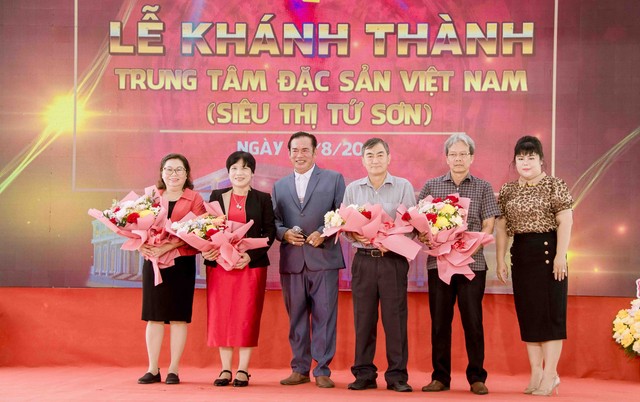 Khánh thành Trung tâm Đặc sản Việt Nam - Du lịch - Nông nghiệp tại Siêu thị Tứ Sơn Châu Đốc- Ảnh 8.