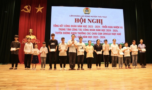 Thái Bình: 11 cá nhân được tặng Kỷ niệm chương Vì sự nghiệp xây dựng tổ chức công đoàn- Ảnh 3.