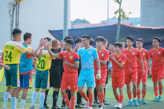 Thái Nguyên:
Sôi nổi giải bóng đá tranh Cup Động Lực lần thứ I.- Ảnh 2.