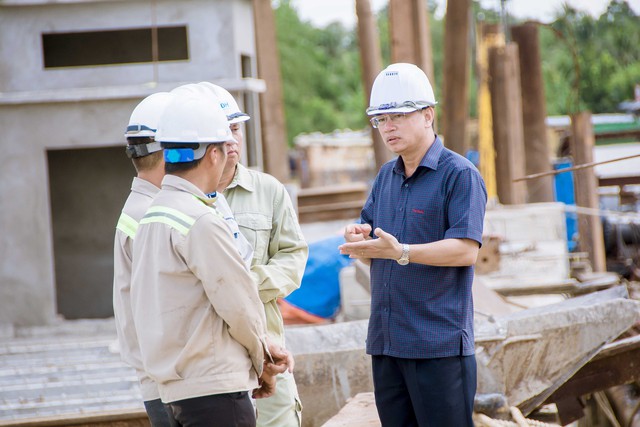 Cận cảnh cống ngăn mặn lớn nhất tỉnh Sóc Trăng dự kiến vận hành trước mùa khô năm 2025- Ảnh 9.