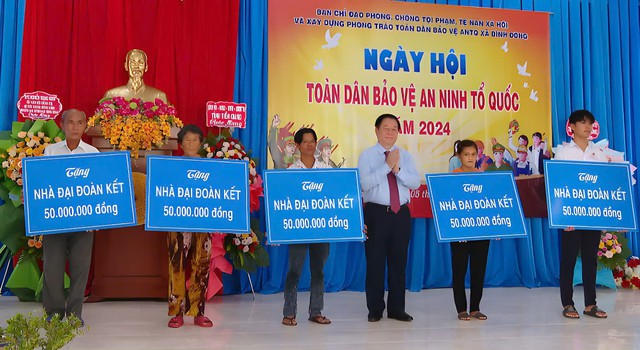 Ông Nguyễn Trọng Nghĩa đến thăm và làm việc với tỉnh Tiền Giang- Ảnh 3. Ông Nguyễn Trọng Nghĩa đến thăm và làm việc với tỉnh Tiền Giang- Ảnh 3.
