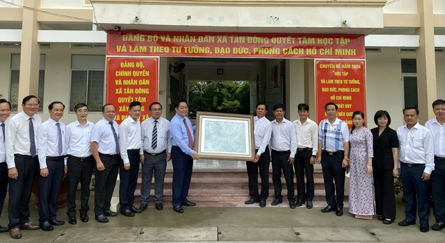 Ông Nguyễn Trọng Nghĩa đến thăm và làm việc với tỉnh Tiền Giang- Ảnh 5. Ông Nguyễn Trọng Nghĩa đến thăm và làm việc với tỉnh Tiền Giang- Ảnh 5.
