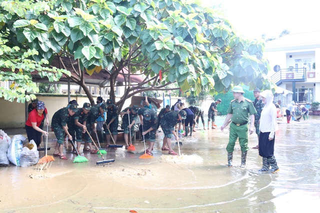 Chương Mỹ: Đảm bảo vệ sinh môi trường và đời sống cho người dân sau lũ- Ảnh 3.