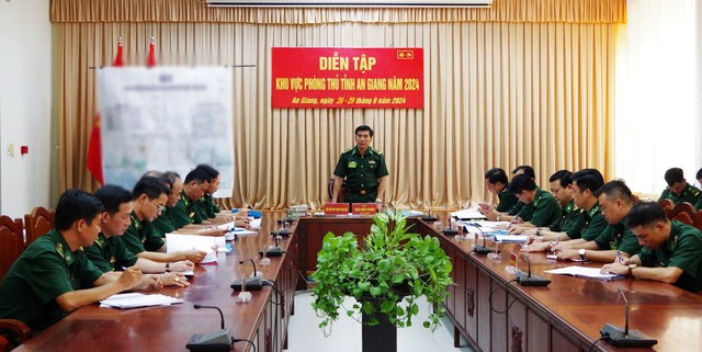 An Giang: BĐBP tỉnh rút kinh nghiệm sau diễn tập khu vực phòng thủ tỉnh năm 2024- Ảnh 2.