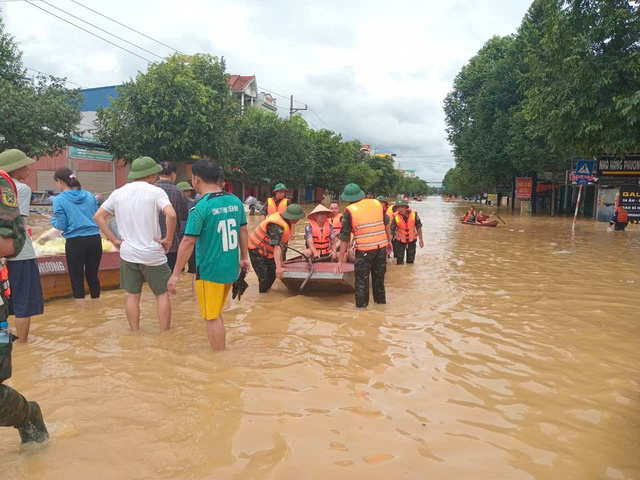 Thái Nguyên: Cơn lũ đi qua, tình người ở lại- Ảnh 1.