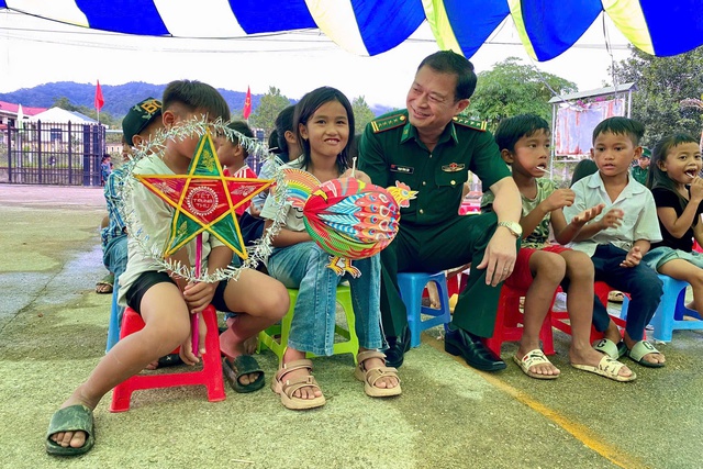 Ấm áp Tết trung thu biên cương huyện A Lưới- Ảnh 6.