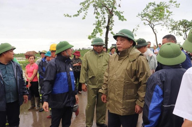 Giám đốc CATP Hà Nội kiểm tra công tác ứng phó, phòng chống mưa lũ tại huyện Mê Linh- Ảnh 1.