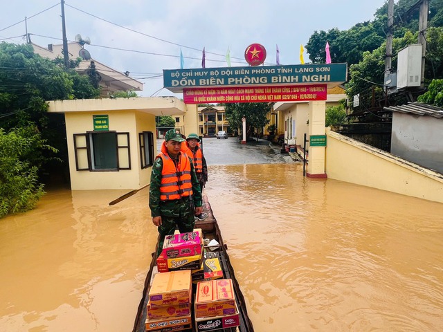 BĐBP Lạng Sơn: Tăng cường lực lượng giúp nhân dân khắc phục hậu quả mưa lũ- Ảnh 2.