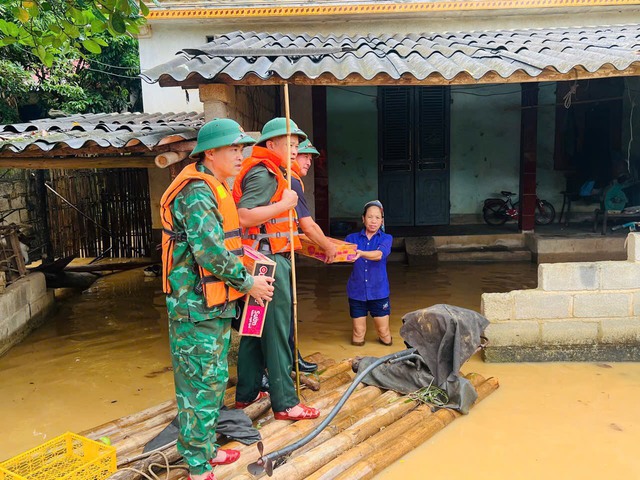 BĐBP Lạng Sơn: Tăng cường lực lượng giúp nhân dân khắc phục hậu quả mưa lũ- Ảnh 5.