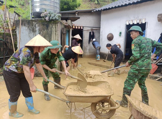 BĐBP Lạng Sơn: Tăng cường lực lượng giúp nhân dân khắc phục hậu quả mưa lũ- Ảnh 8.