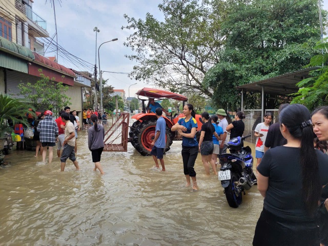 Hà Nội: Triển khai hộ đê, xử lý các sự cố đê điều ngay từ giờ đầu- Ảnh 1.