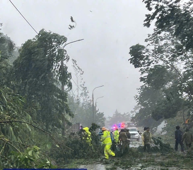 Quảng Ninh: Lực lượng CSGT đảm bảo an toàn giao thông trên các tuyến đường- Ảnh 1.