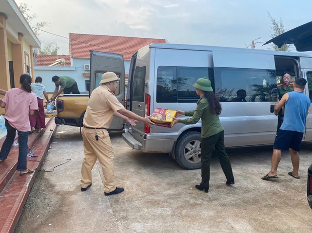 Quảng Ninh: Lực lượng CSGT đảm bảo an toàn giao thông trên các tuyến đường- Ảnh 5.