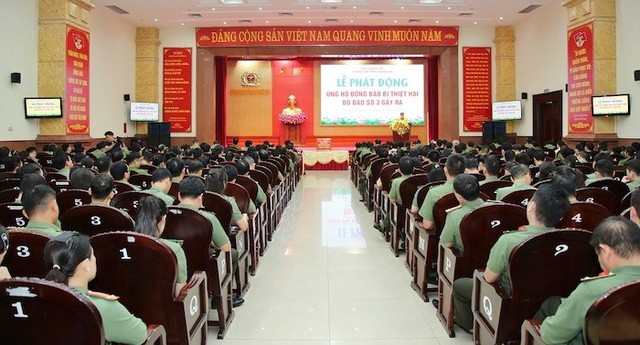 Công an Nghệ An quyên góp hơn 4 tỷ đồng ủng hộ đồng bào bị thiệt hại do bão số 3- Ảnh 1.