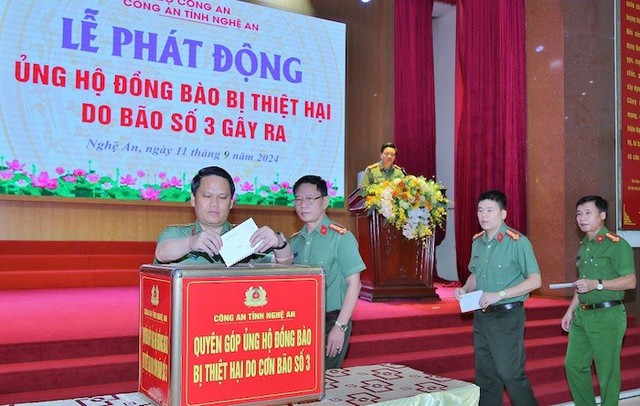 Công an Nghệ An quyên góp hơn 4 tỷ đồng ủng hộ đồng bào bị thiệt hại do bão số 3- Ảnh 4.