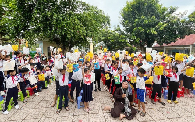 Cần Thơ: "Trung thu cho em" tại Trường Tiểu học Nhơn Nghĩa 2- Ảnh 4.