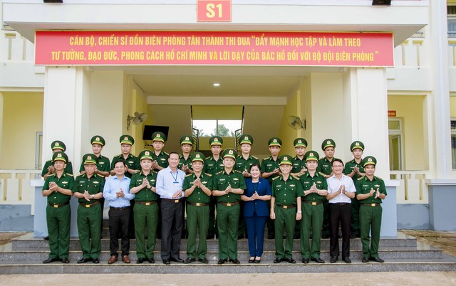 Bình Phước: Lãnh đạo Bộ Tư lệnh BĐBP thăm, tặng quà gia đình chính sách tại huyện Bù Đốp- Ảnh 6.