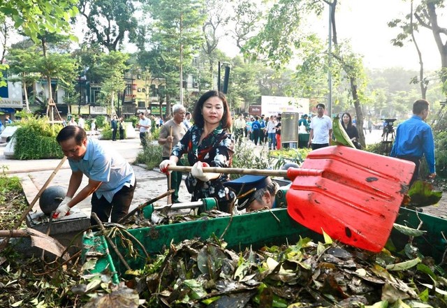 TP Hà Nội: Toàn dân tham gia tổng vệ sinh môi trường, khắc phục hậu quả bão số 3- Ảnh 2.