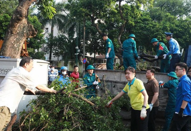 TP Hà Nội: Toàn dân tham gia tổng vệ sinh môi trường, khắc phục hậu quả bão số 3- Ảnh 3.