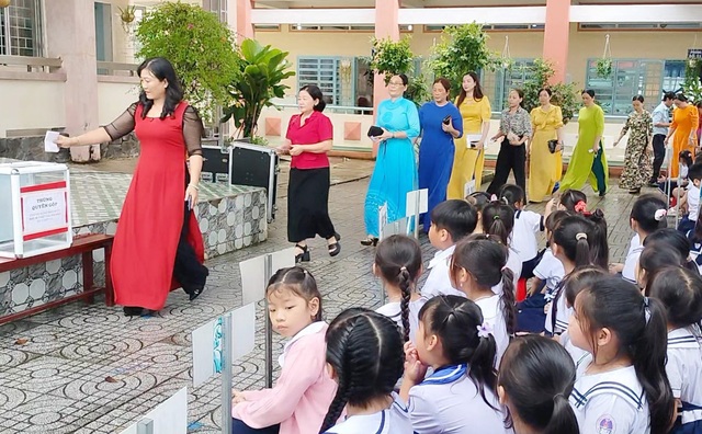 Kiên Giang: Trường Tiểu học Thị trấn 1 quyên góp ủng hộ đồng bào miền Bắc bị thiệt hại do bão số 3- Ảnh 1.