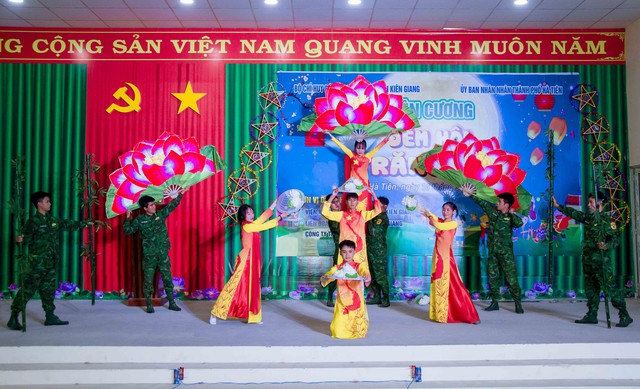 Kiên Giang: Ấm áp chương trình “Biên cương - đêm hội trăng rằm” tại biên giới Hà Tiên- Ảnh 3.