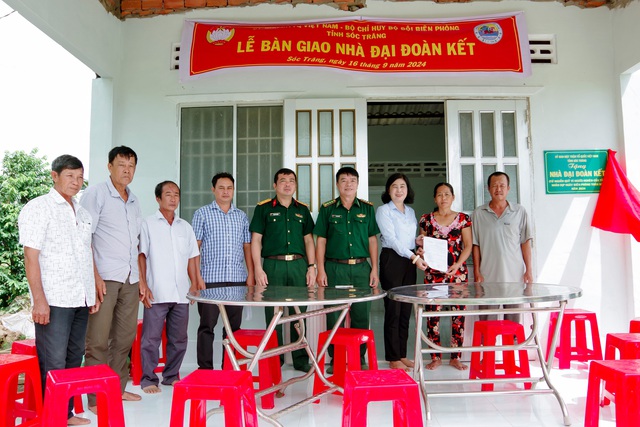 Sóc Trăng: Bàn giao 4 căn nhà đại đoàn kết cho người nghèo khu vực biên giới biển- Ảnh 2.